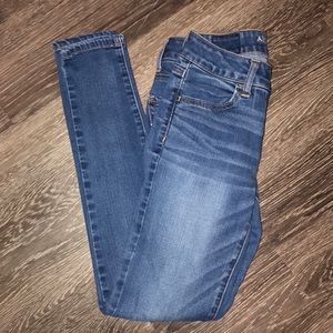 2 pairs of skinny American eagle jeans